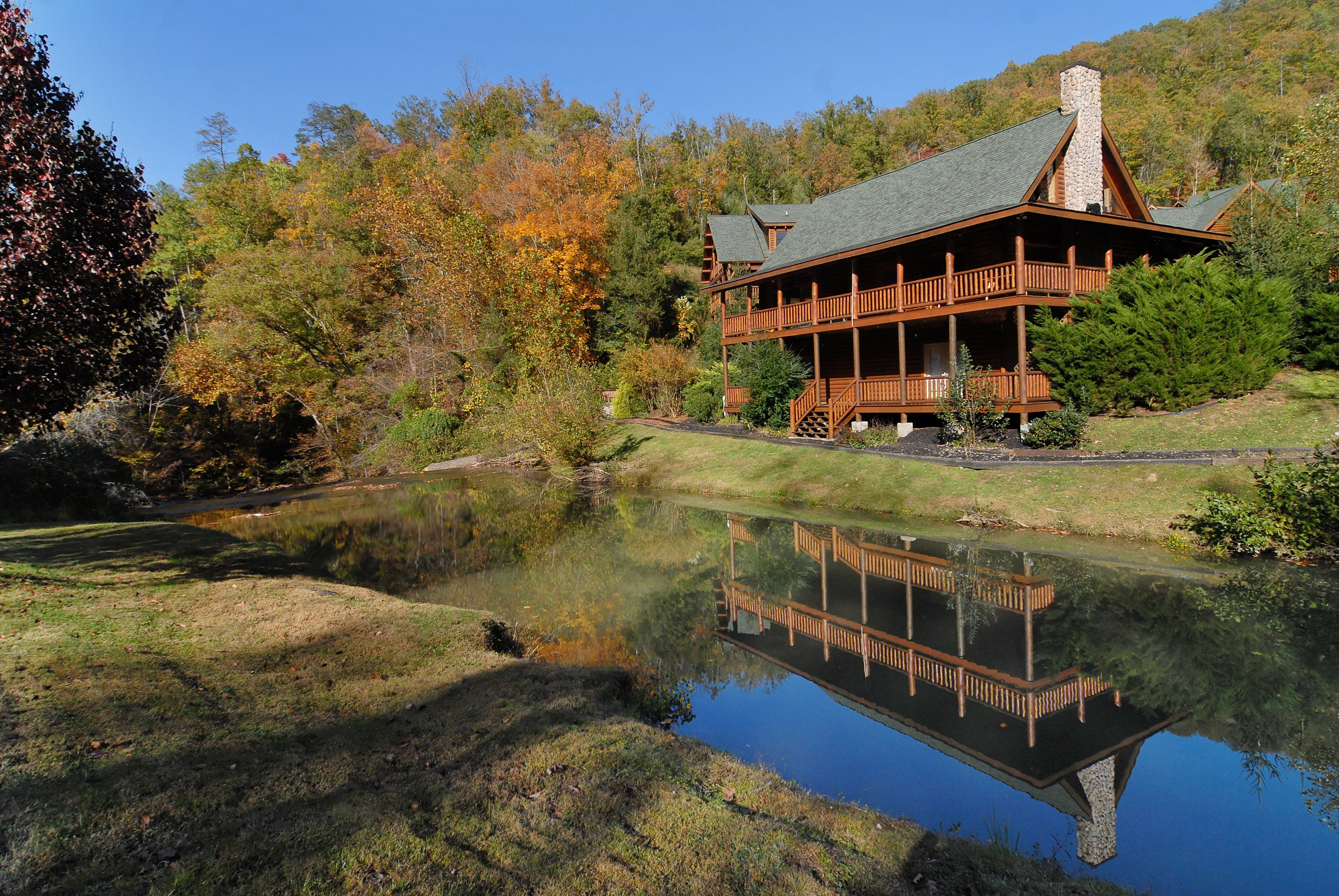 Granny's Creekside Cabin - Smoky Mountain Ridge Cabin 132 - Luxury 6 