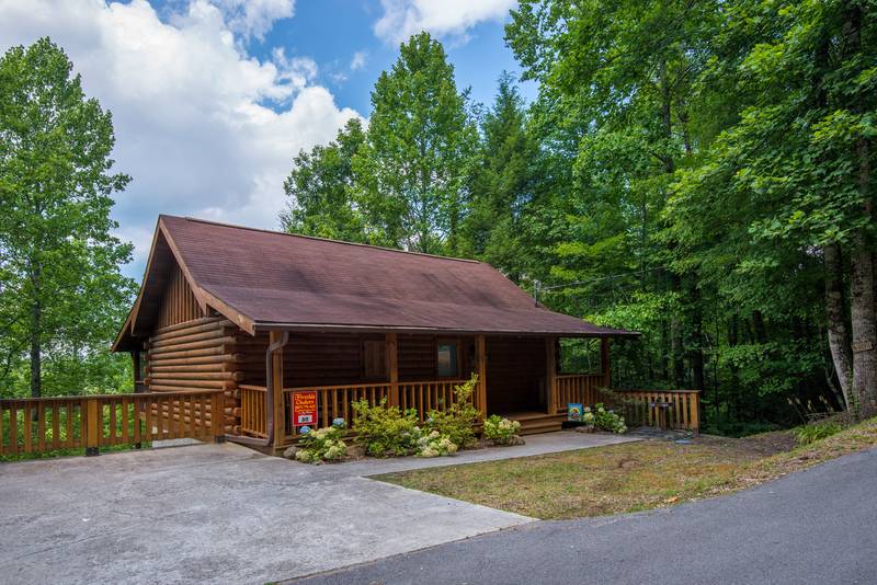 Mountain Serenity-1 bedroom Log Cabin Rental