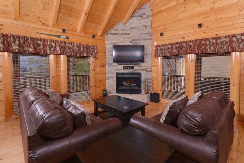 Pigeon Forge-Black Bear Resort-Two Bedroom Cabin Rental Pool Table Internet