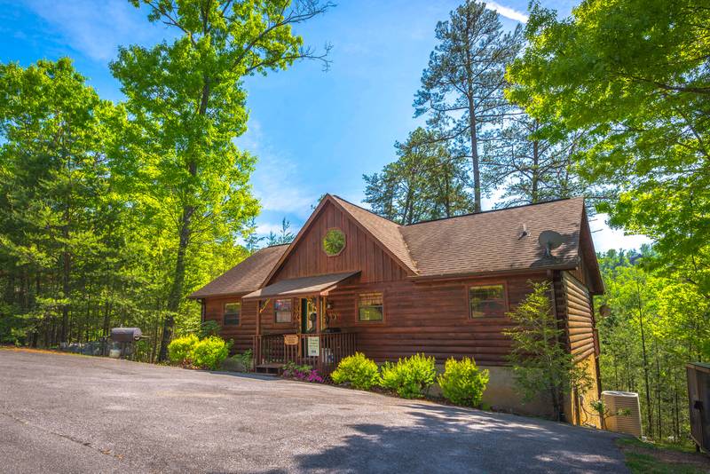 Pigeon Forge Three Bedroom Cabin Rental-Convenient to Dollywood-Putt ...